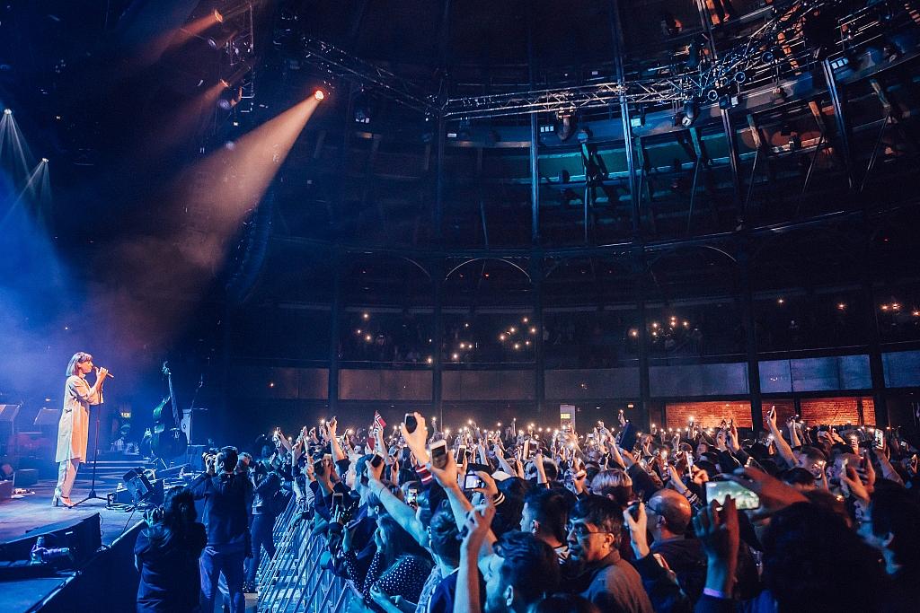 Foxes - Camden Roundhouse - London