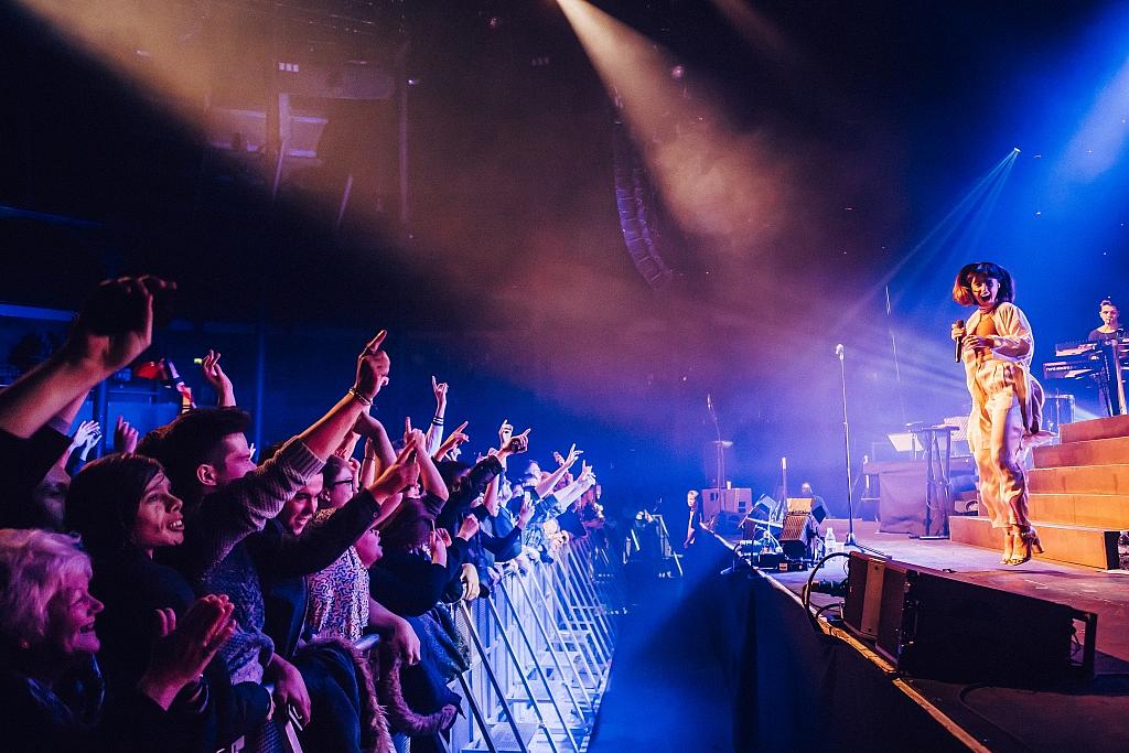 Foxes - Camden Roundhouse - London