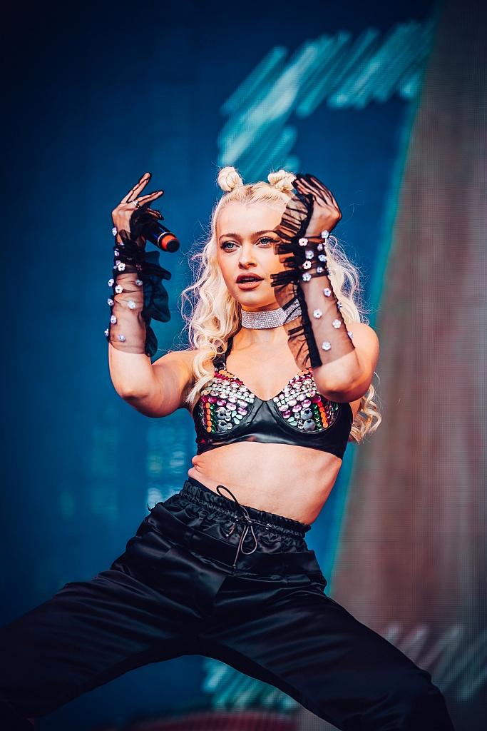 Alice Chatter - Mighty Hoopla - London