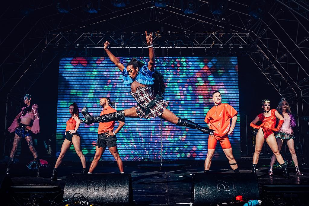 Sink the Pink - Mighty Hoopla - London