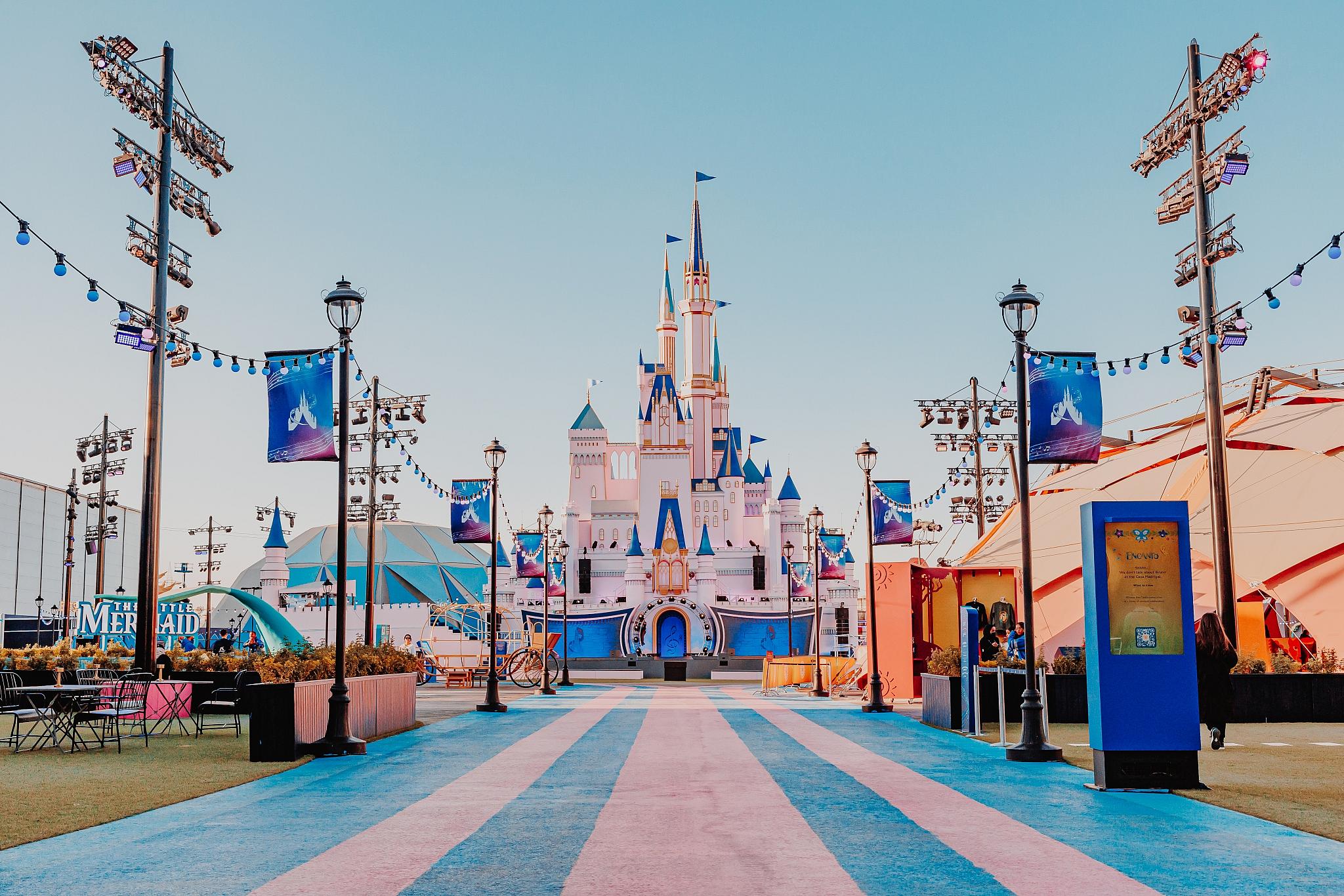 Luke Dyson - Disney: The Castle