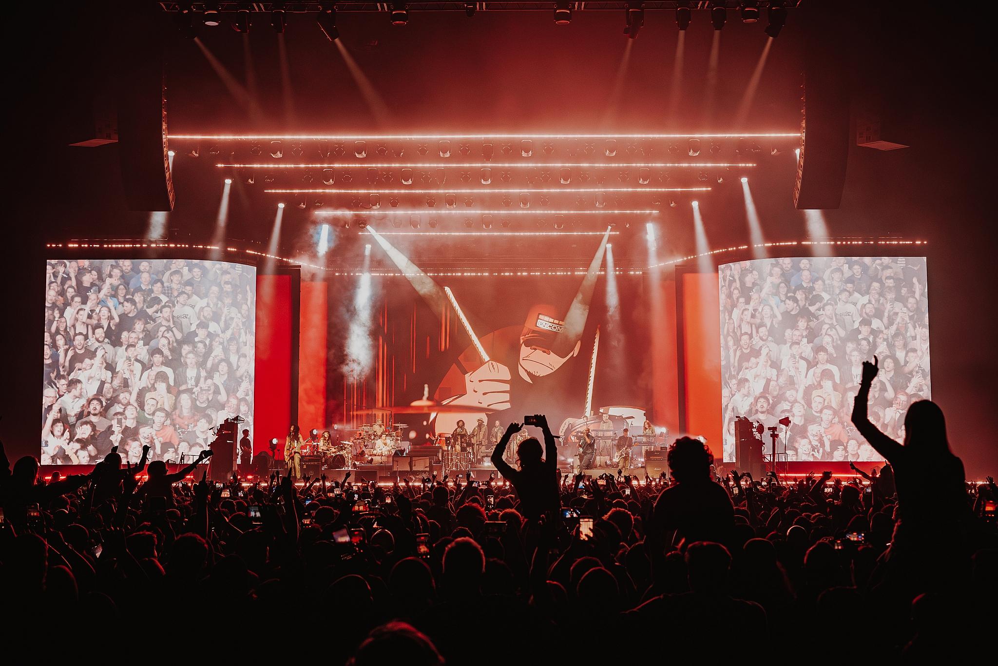 Luke Dyson - On tour with Gorillaz - The Mountain Tour