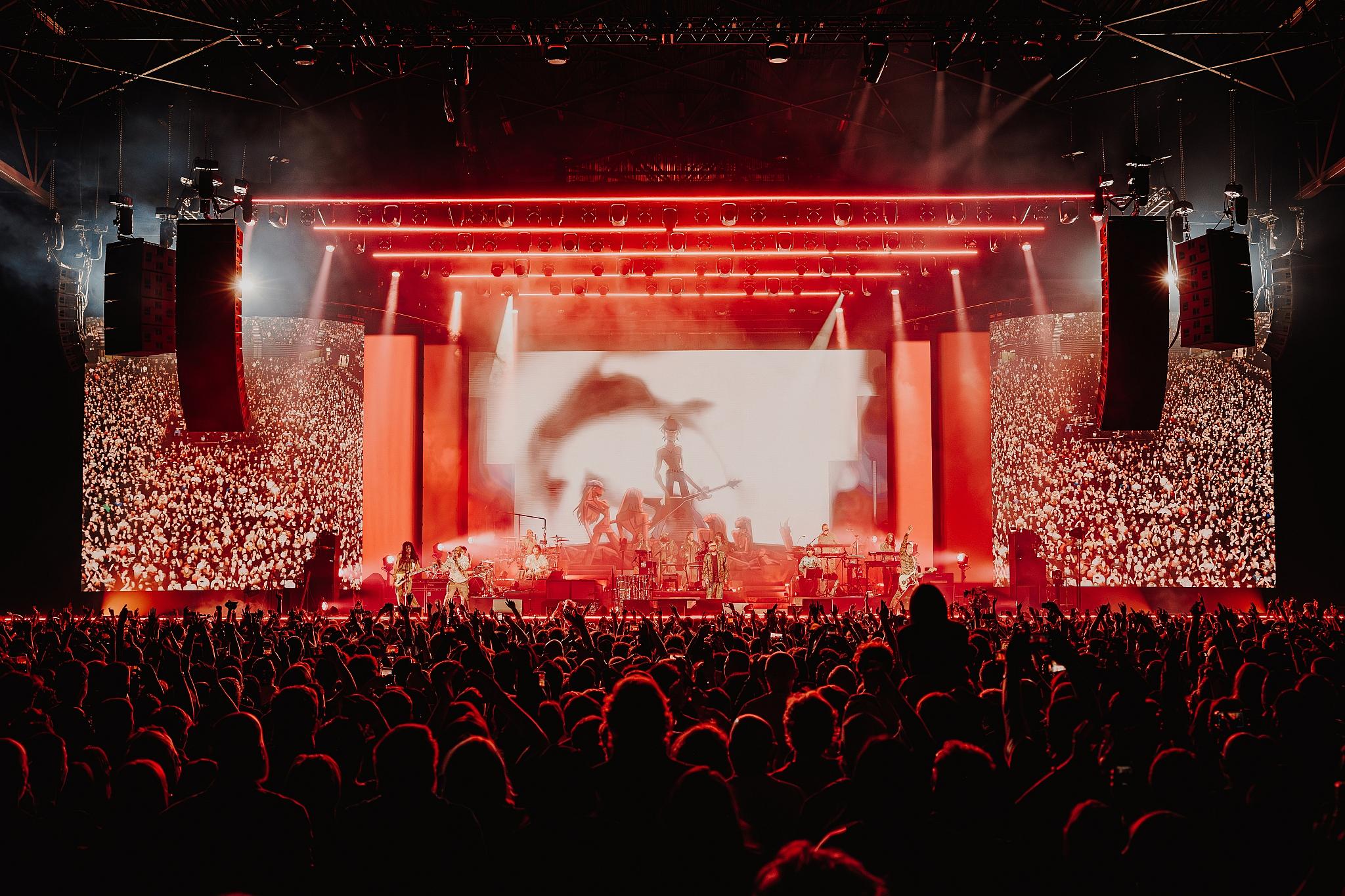 Luke Dyson - On tour with Gorillaz - The Mountain Tour