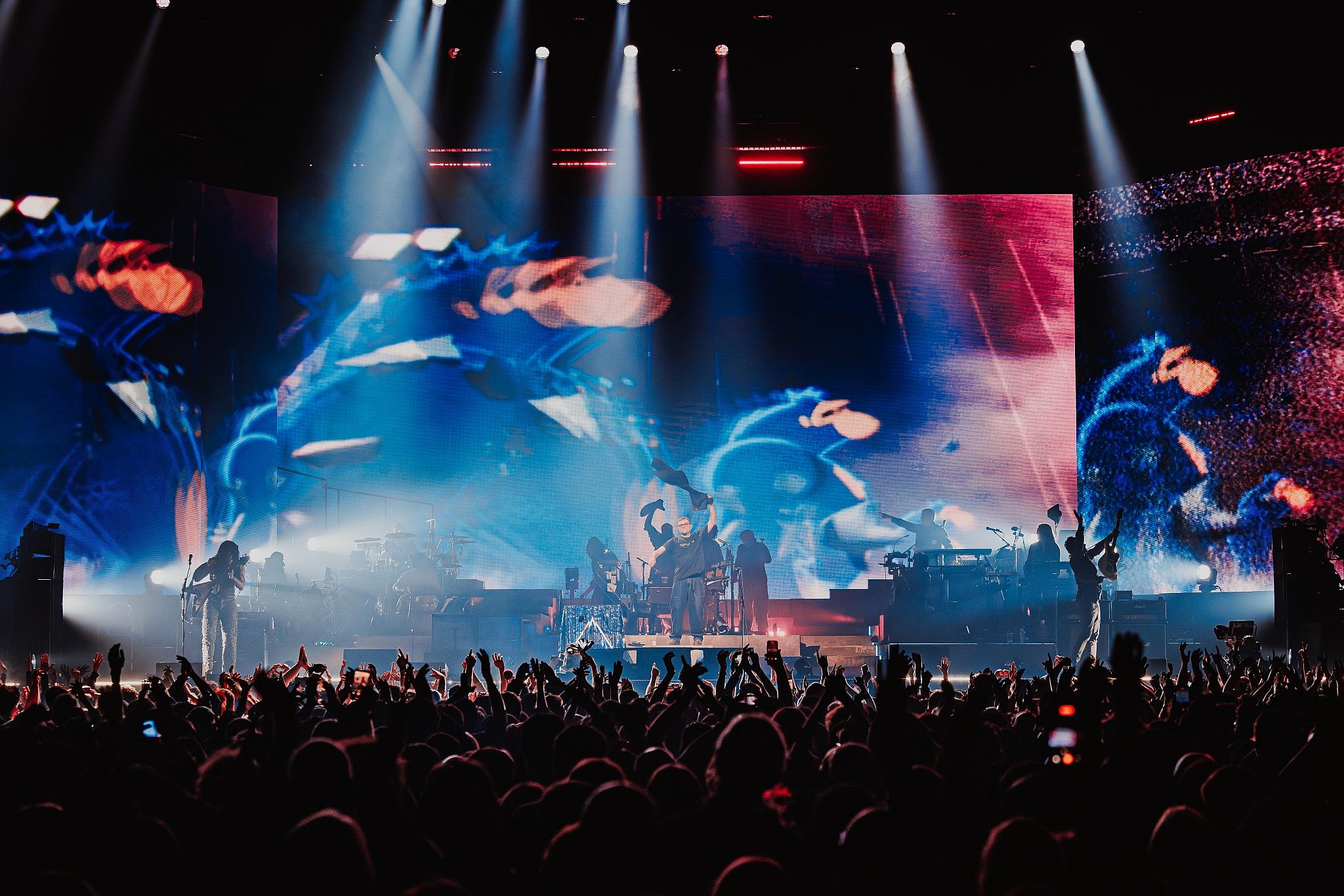 Luke Dyson - On tour with Gorillaz - The Mountain Tour