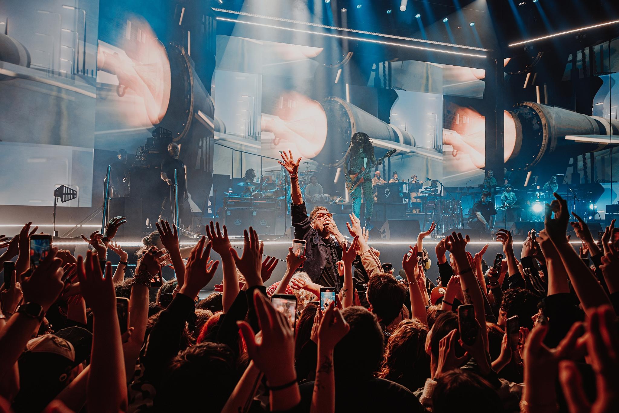 Luke Dyson - On tour with Gorillaz - The Mountain Tour
