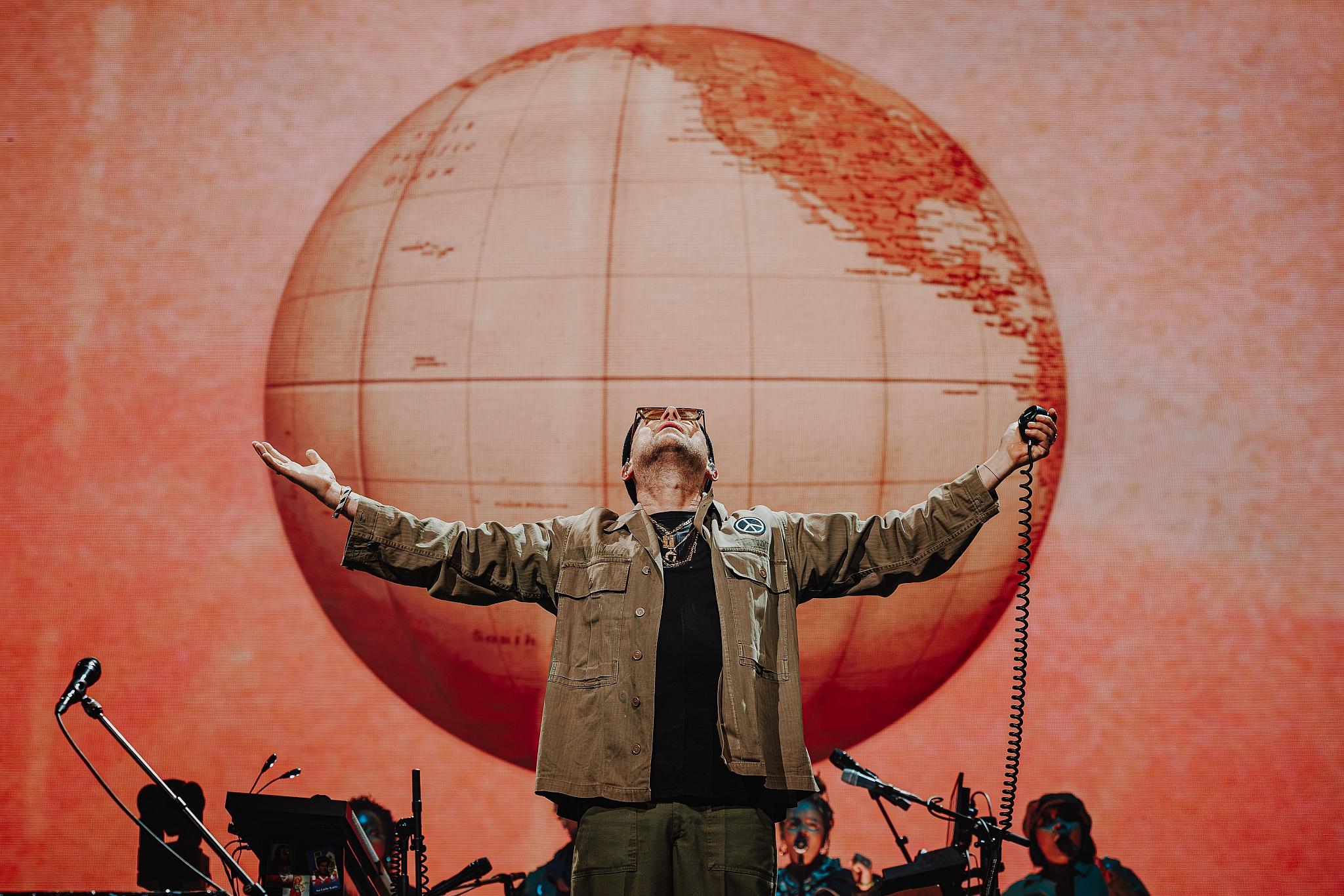 Luke Dyson - On tour with Gorillaz - The Mountain Tour