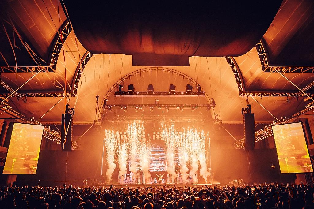 The Chainsmokers - Melody VR - Ally Pally - London