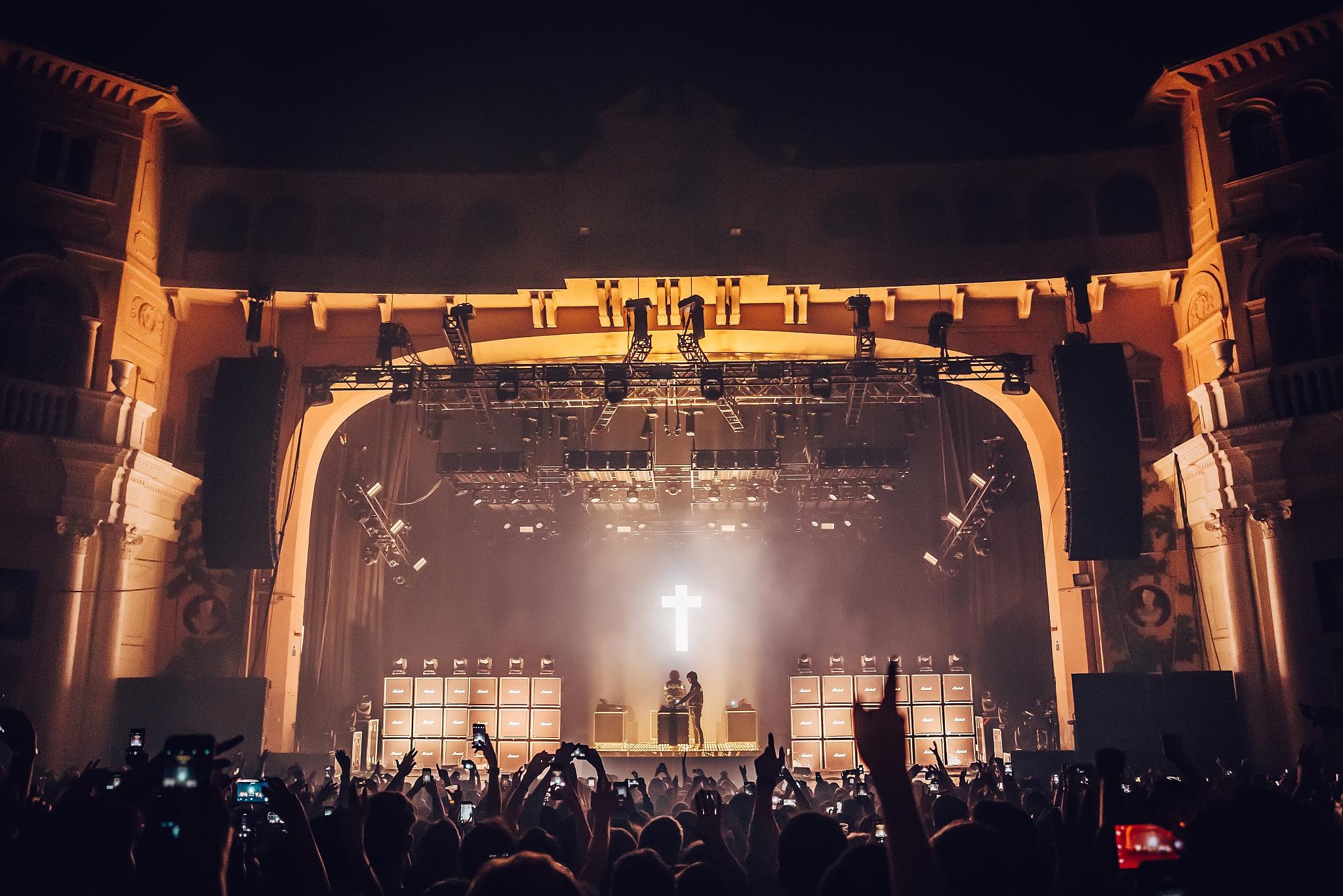 Luke Dyson - Justice - Woman Worldwide Tour