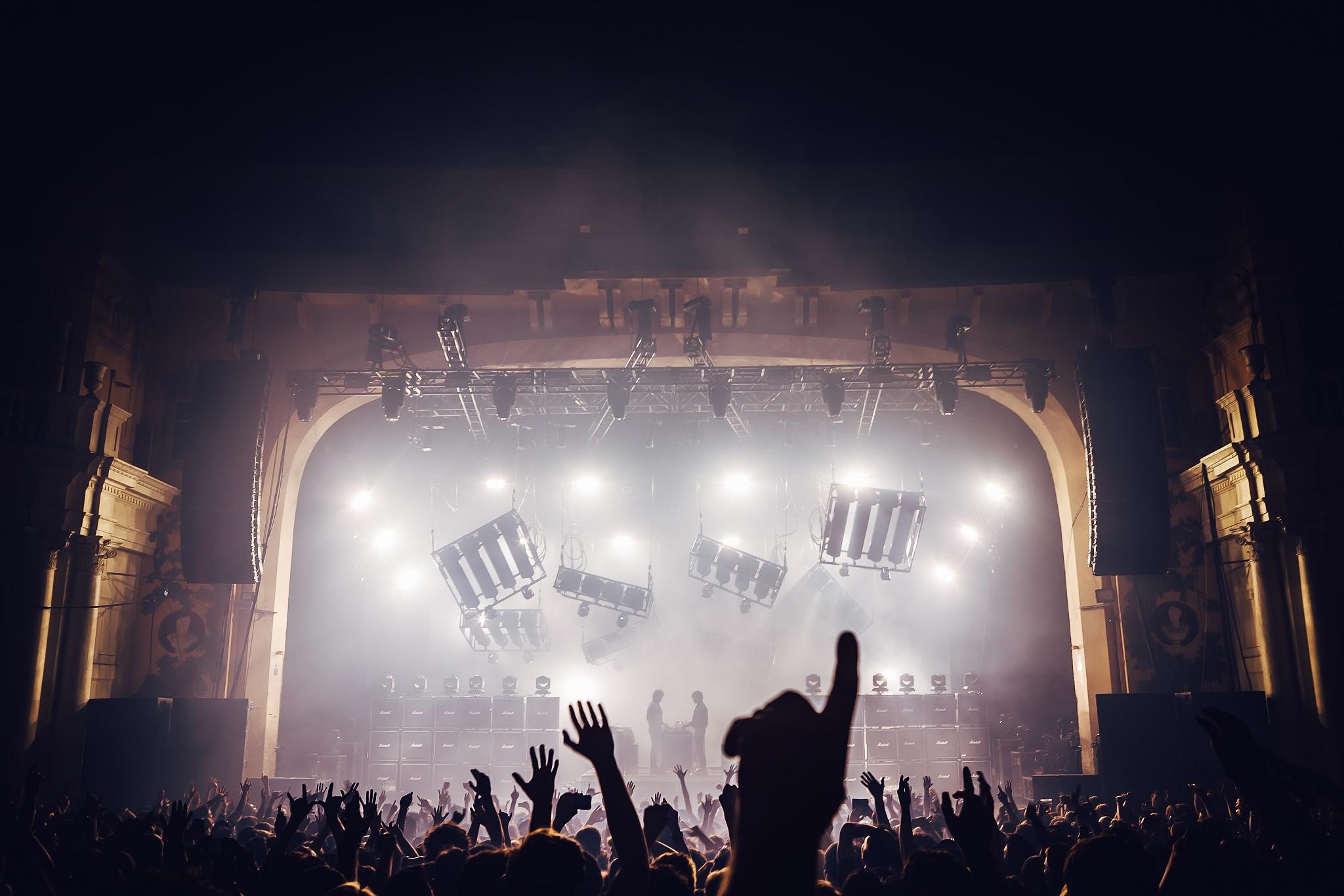 Luke Dyson - Justice - Woman Worldwide Tour