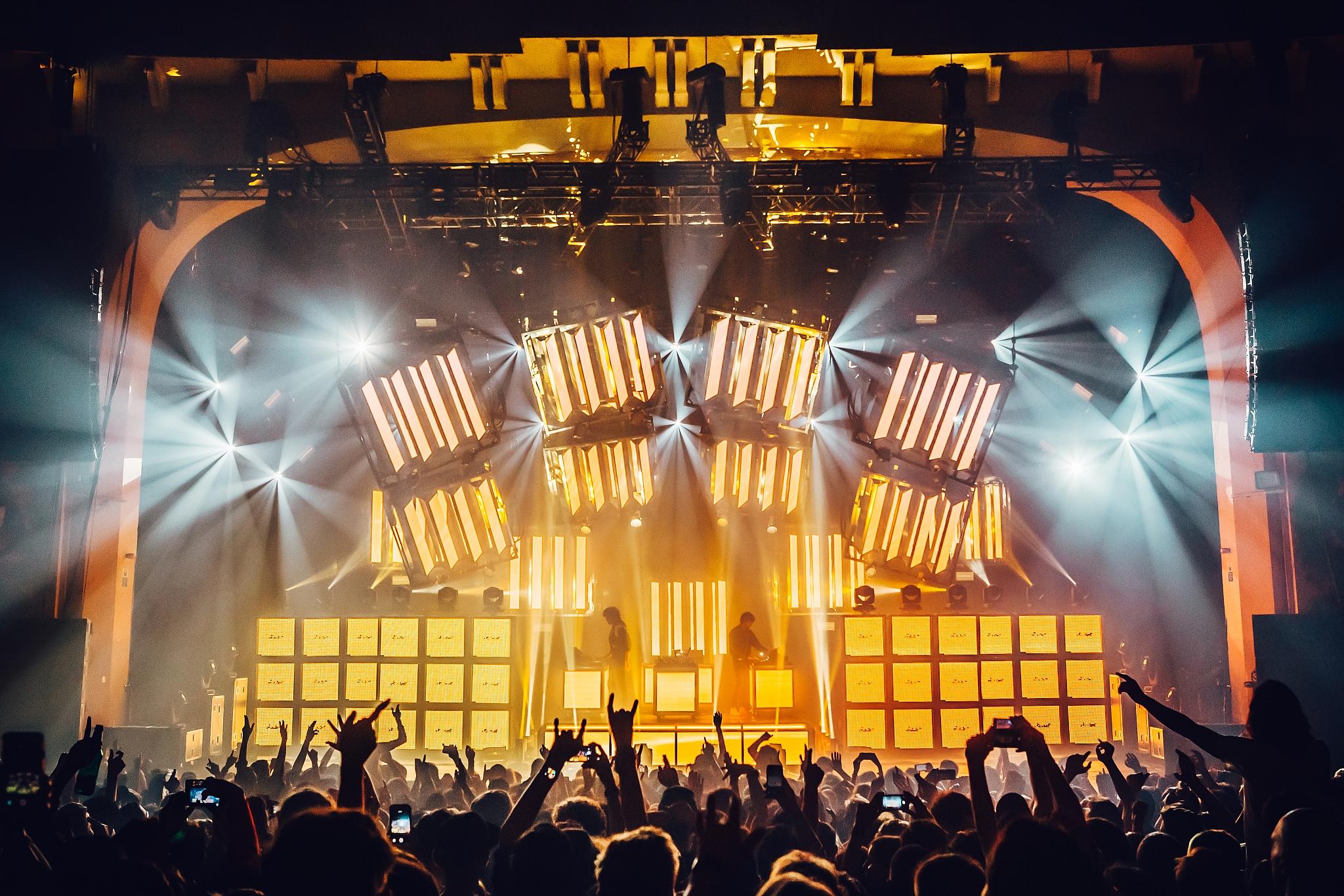 Luke Dyson - Justice - Woman Worldwide Tour