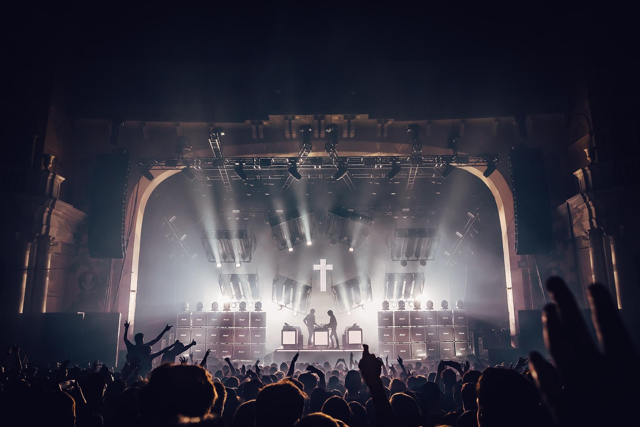 Luke Dyson - Justice - Woman Worldwide Tour