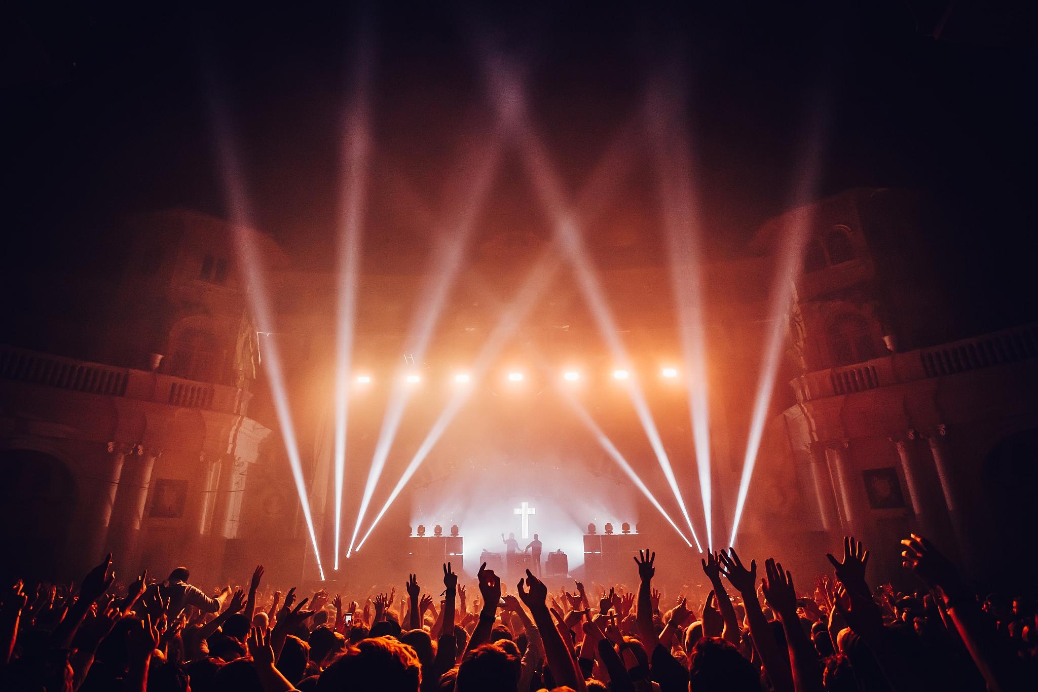 Luke Dyson - Justice - Woman Worldwide Tour