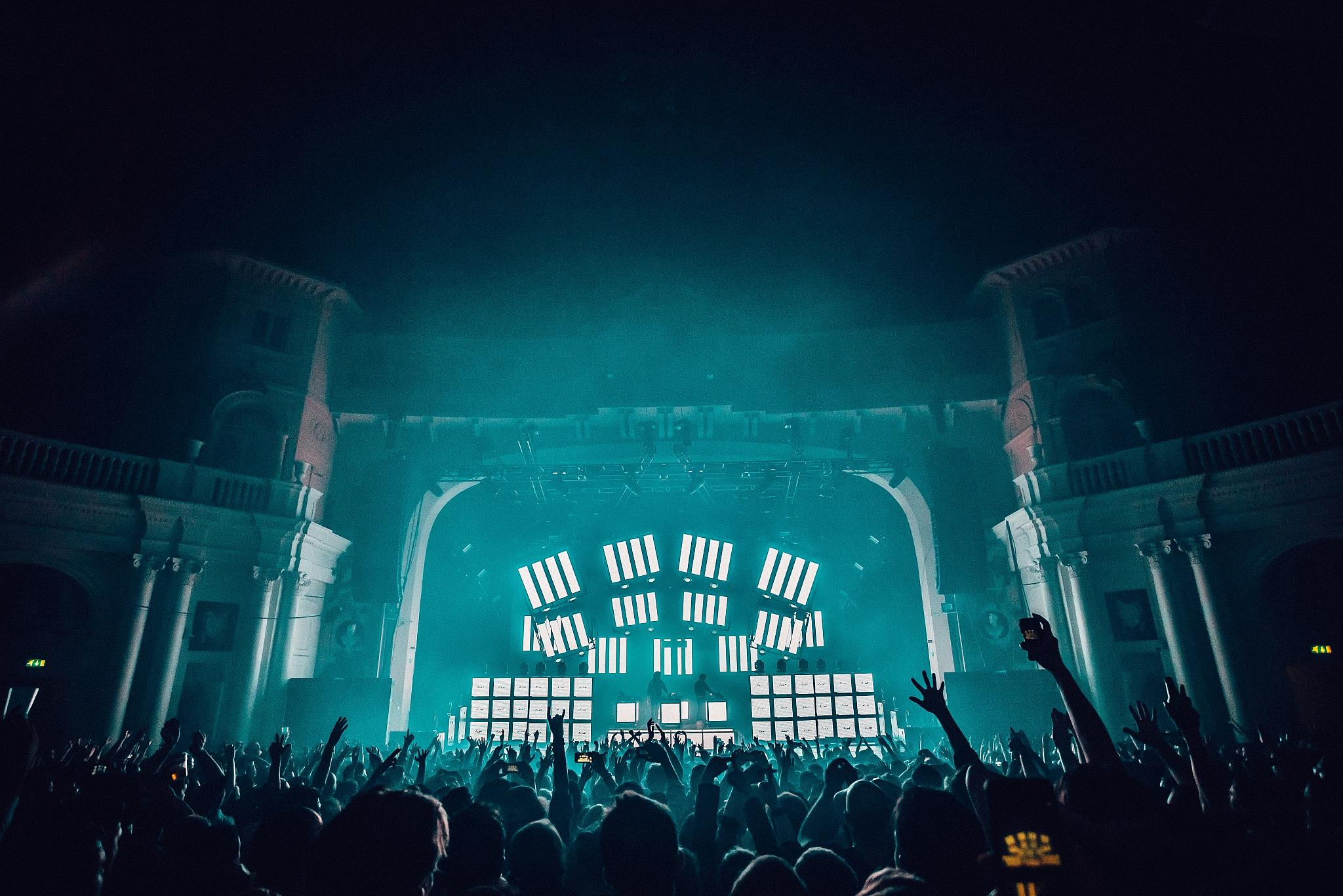 Luke Dyson - Justice - Woman Worldwide Tour