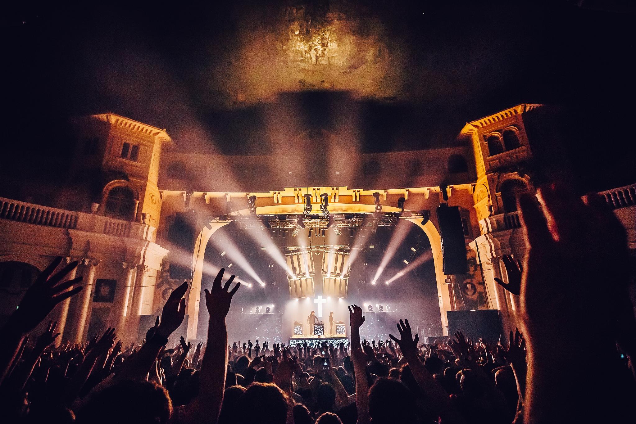 Luke Dyson - Justice - Woman Worldwide Tour