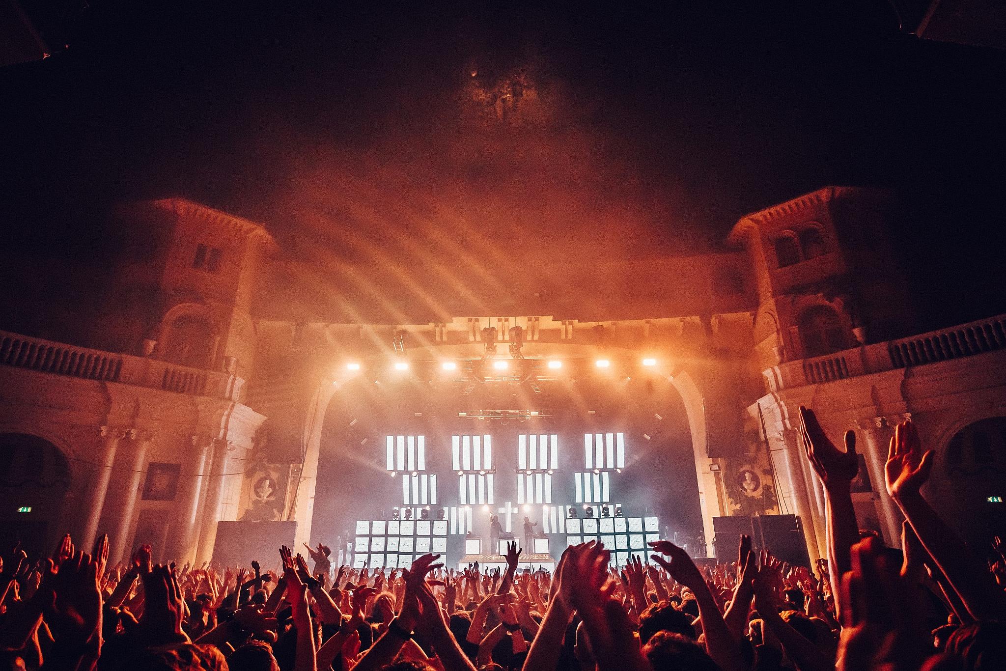 Luke Dyson - Justice - Woman Worldwide Tour