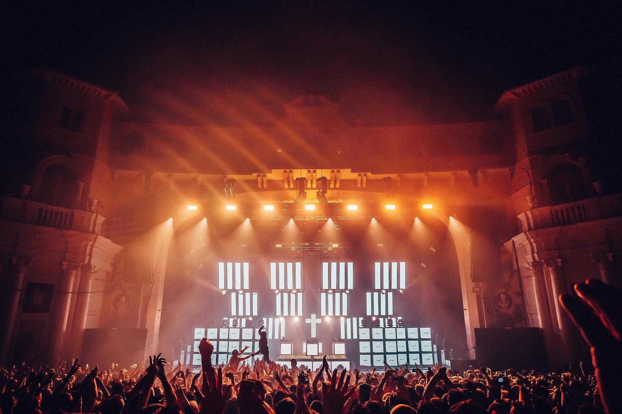 Luke Dyson - Justice - Woman Worldwide Tour