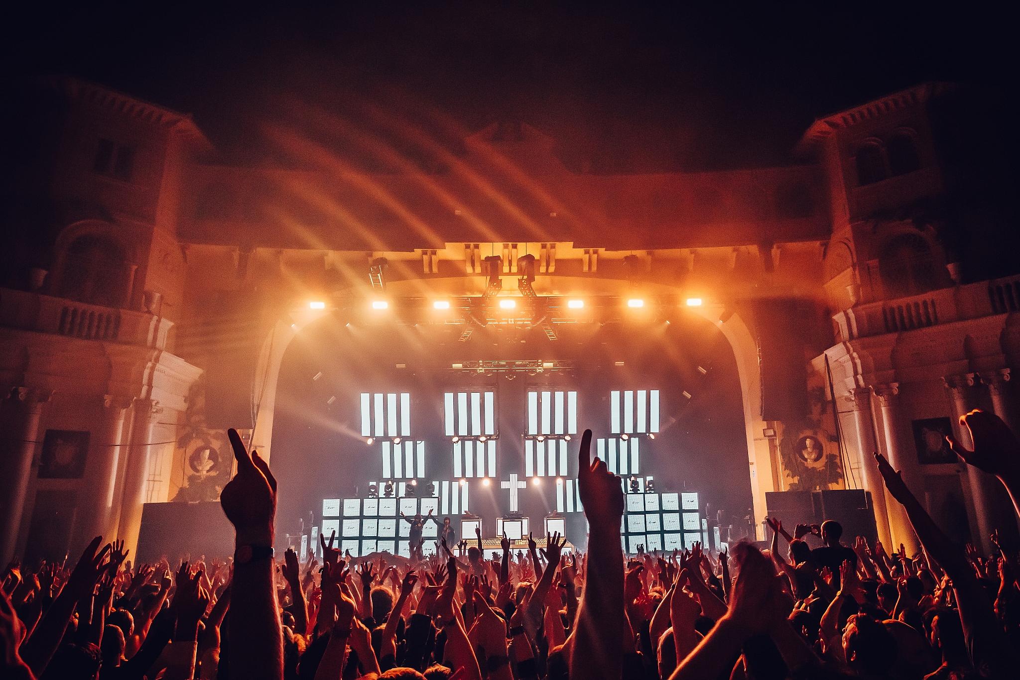 Luke Dyson - Justice - Woman Worldwide Tour