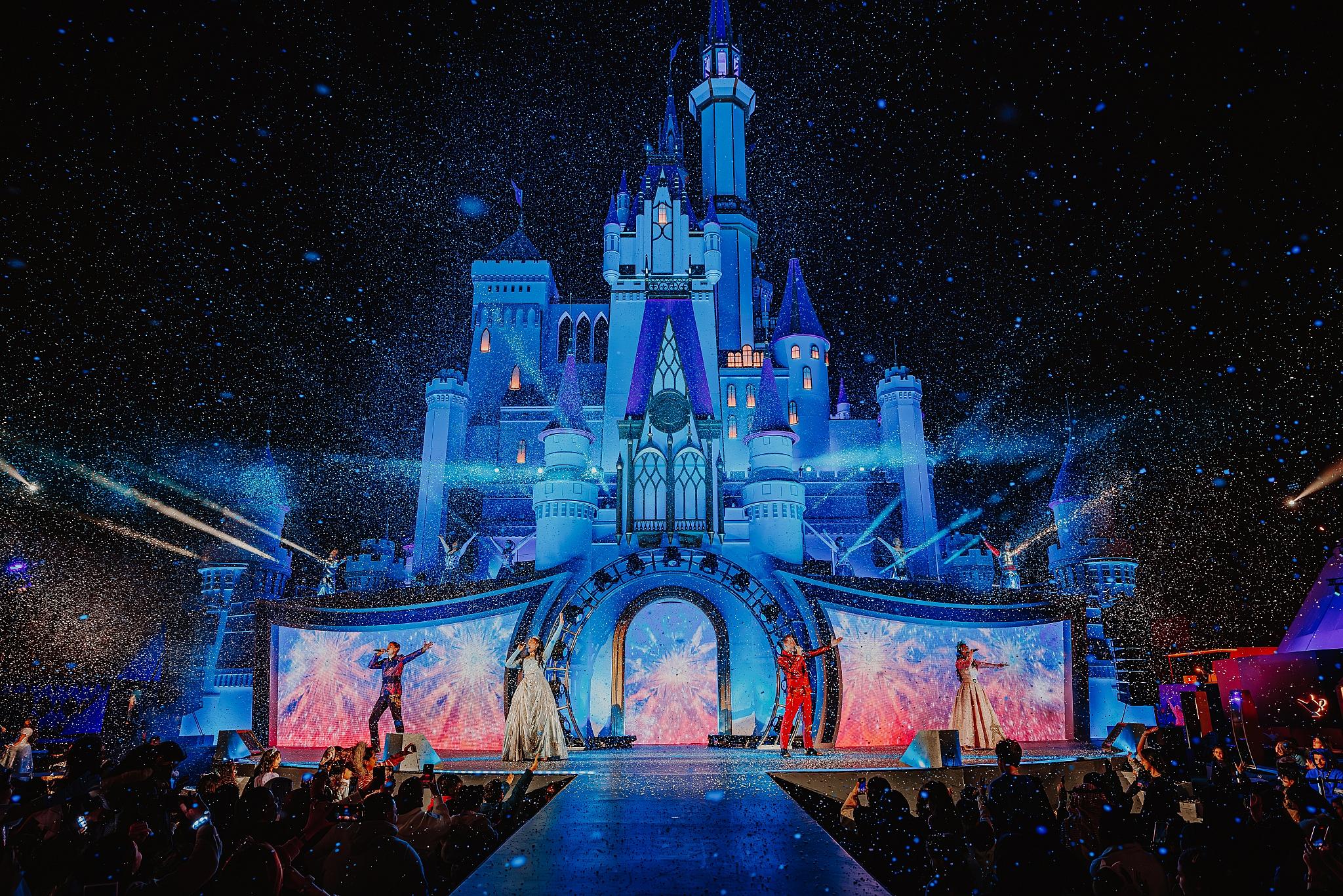 Luke Dyson - Disney: The Castle